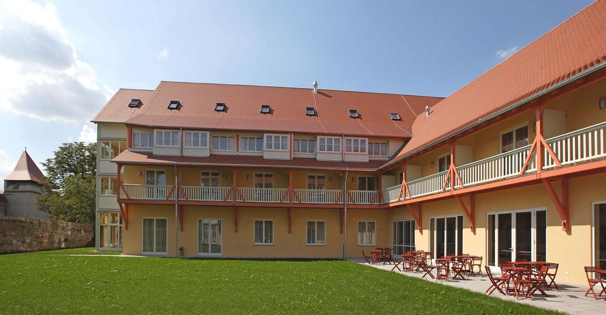 Jufa Hotel Nördlingen Екстериор снимка